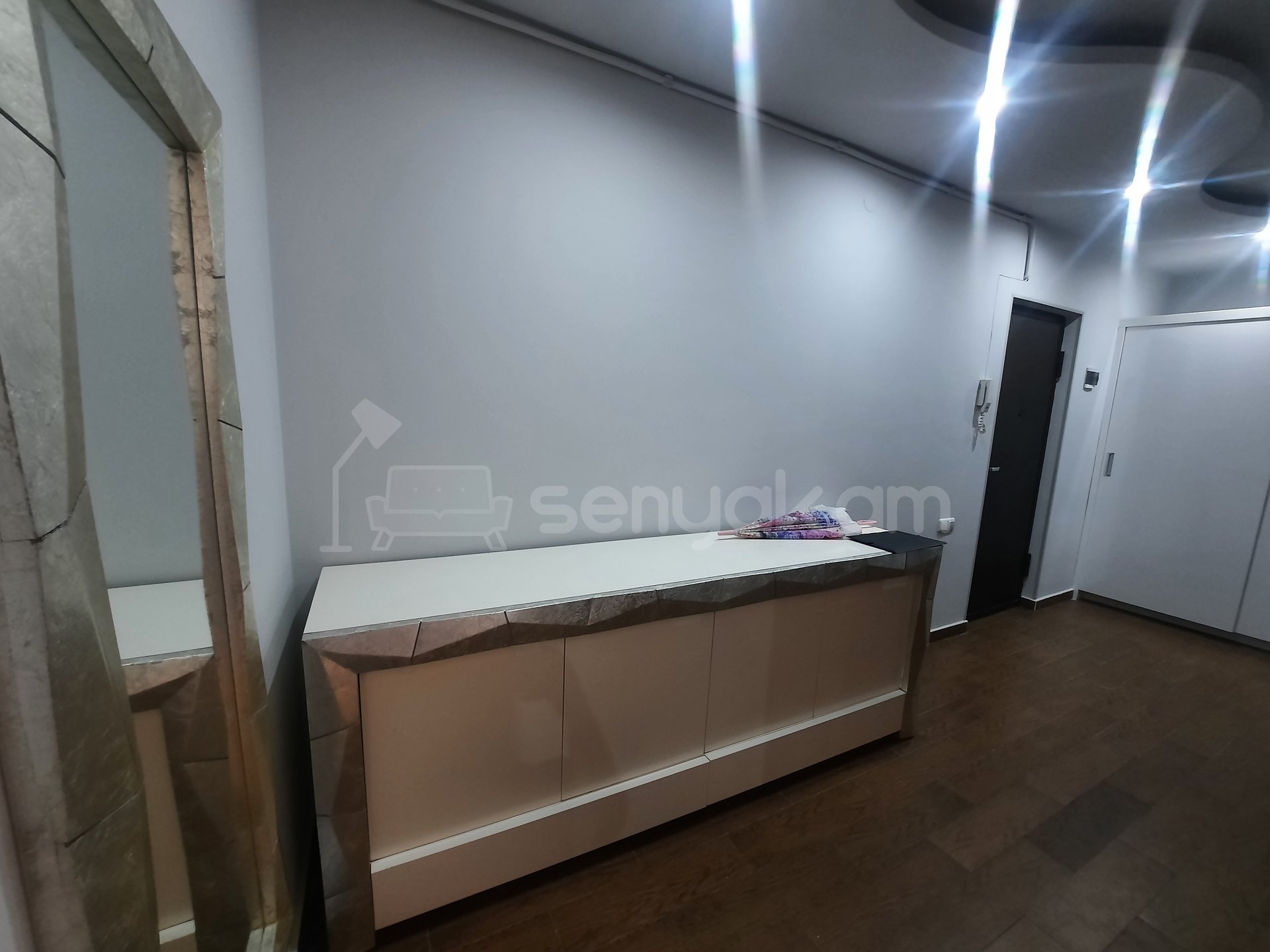 4 Սենյականոց Բնակարան Քարե Շենքում, 95քմ, 5/5 հարկ, Կոսմետիկ Վերանորոգված, Կահավորված
