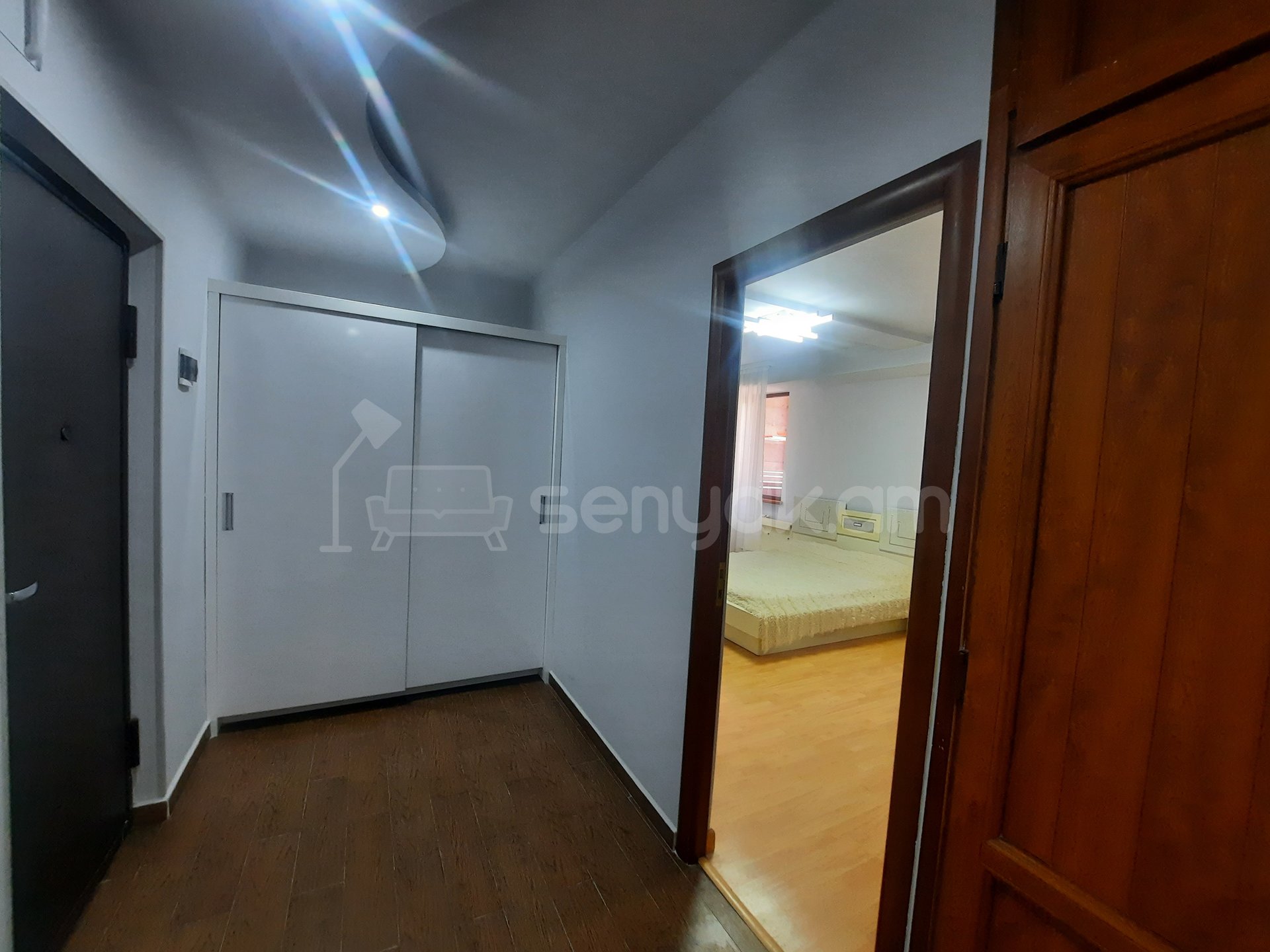 4 Սենյականոց Բնակարան Քարե Շենքում, 95քմ, 5/5 հարկ, Կոսմետիկ Վերանորոգված, Կահավորված