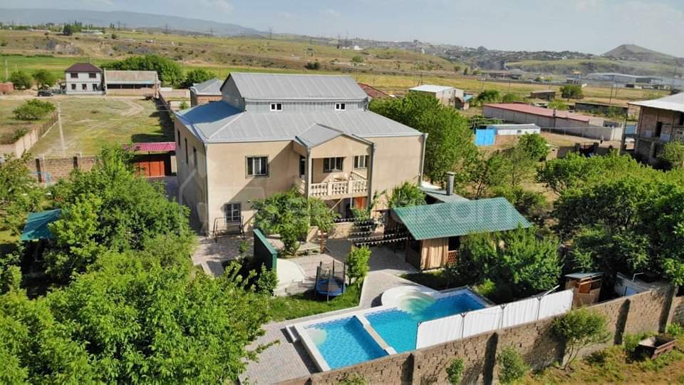 7 Սենյականոց Շքեղ Առանձնատուն, 200քմ, Լողավազանով