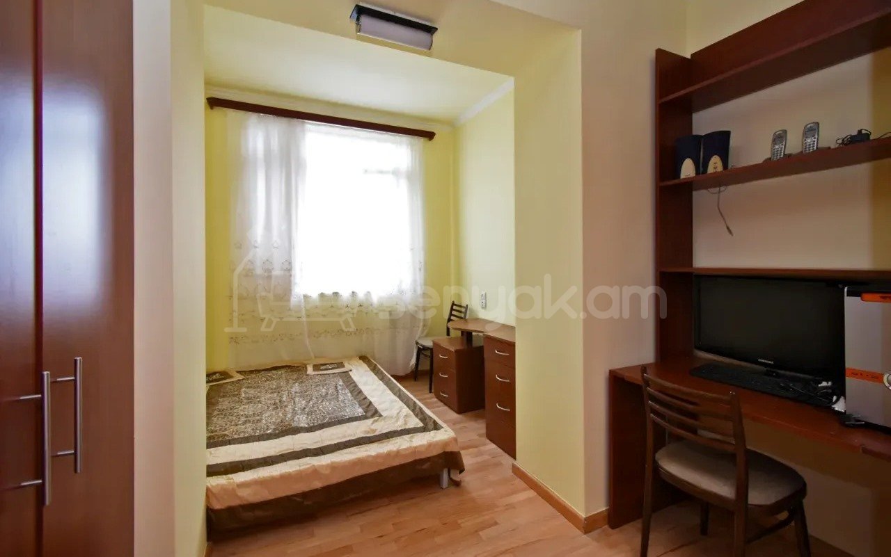 2 Սենյականոց Բնակարան Քարե Շենքում, 43քմ, 4/5 հարկ, Կապիտալ Վերանորոգված