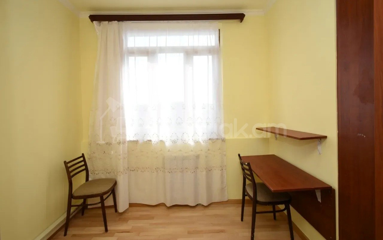 2 Սենյականոց Բնակարան Քարե Շենքում, 43քմ, 4/5 հարկ, Կապիտալ Վերանորոգված