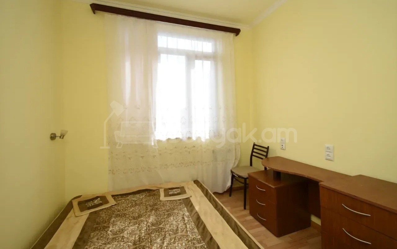 2 Սենյականոց Բնակարան Քարե Շենքում, 43քմ, 4/5 հարկ, Կապիտալ Վերանորոգված