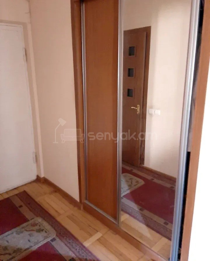 4 Սենյականոց Բնակարան Քարե Շենքում, 97քմ, 3/5 հարկ, Նորմալ Վիճակում