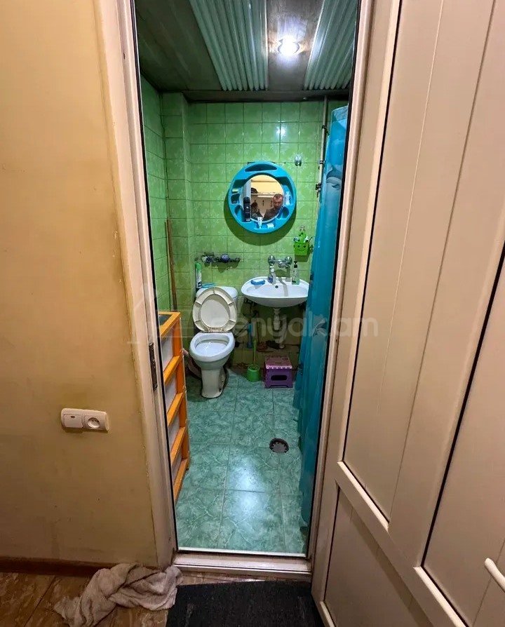 2 Սենյականոց Բնակարան Քարե Շենքում, 68քմ, 2/5 հարկ, Նորմալ Վիճակում