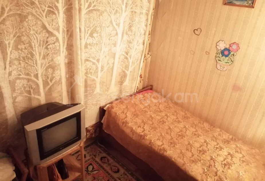 3 Սենյականոց Բնակարան Քարե Շենքում, 76քմ, 4/5 հարկ, Պետական Վիճակում