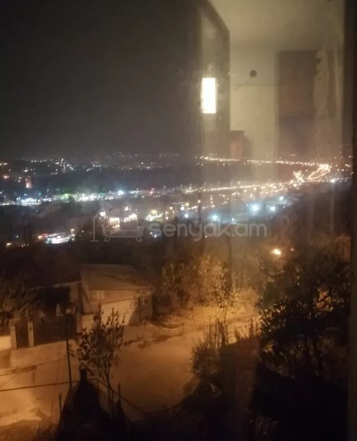 3 Սենյականոց Բնակարան Քարե Շենքում, 76քմ, 4/5 հարկ, Պետական Վիճակում