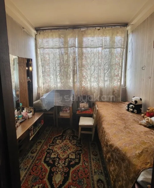 3 Սենյականոց Բնակարան Քարե Շենքում, 76քմ, 4/5 հարկ, Պետական Վիճակում