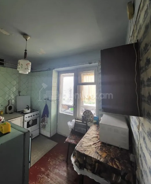 3 Սենյականոց Բնակարան Քարե Շենքում, 76քմ, 4/5 հարկ, Պետական Վիճակում