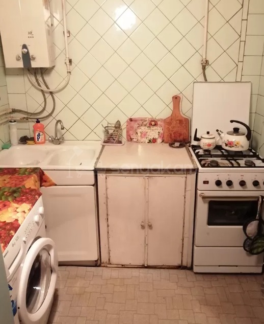 3 Սենյականոց Բնակարան Քարե Շենքում, 76քմ, 4/5 հարկ, Պետական Վիճակում