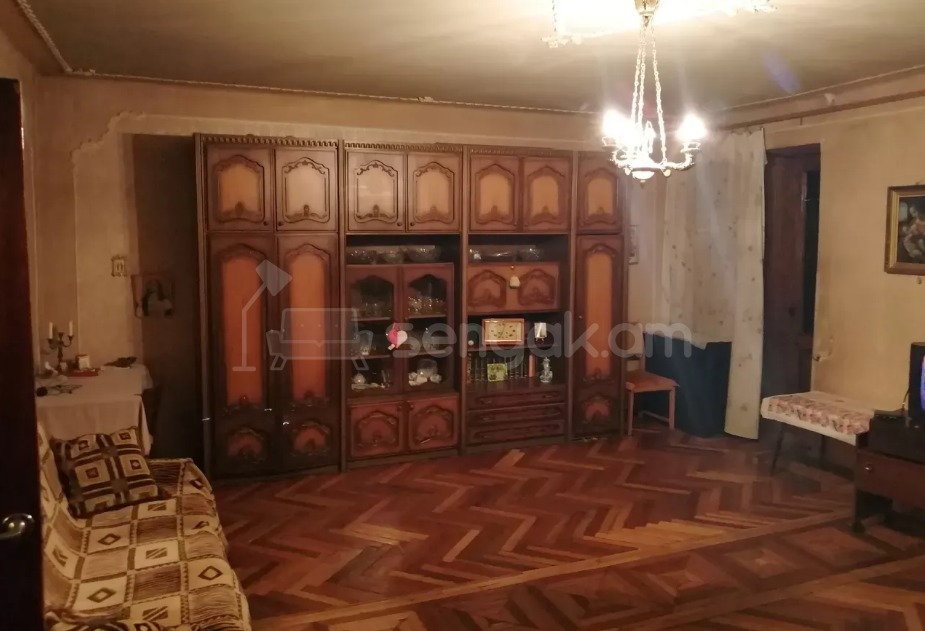 3 Սենյականոց Բնակարան Քարե Շենքում, 76քմ, 4/5 հարկ, Պետական Վիճակում