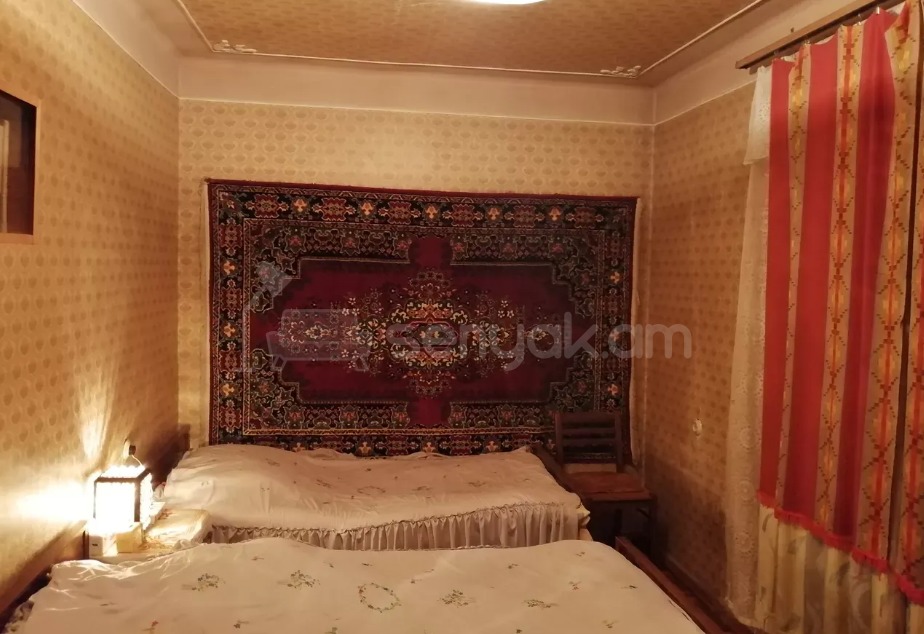 3 Սենյականոց Բնակարան Քարե Շենքում, 76քմ, 4/5 հարկ, Պետական Վիճակում