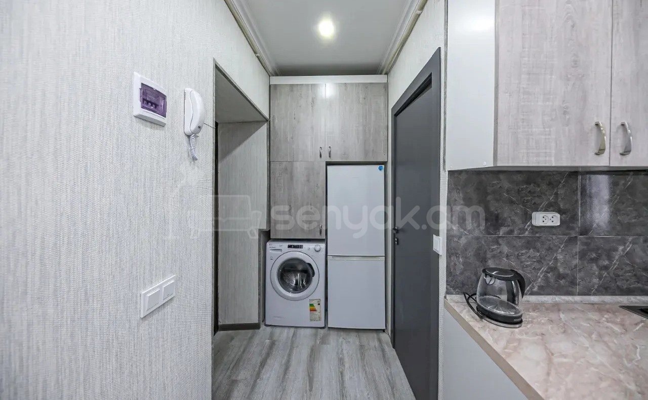 1 Սենյականոց Բնակարան Քարե Շենքում, 30քմ, 5/5 հարկ, Կապիտալ Վերանորոգված