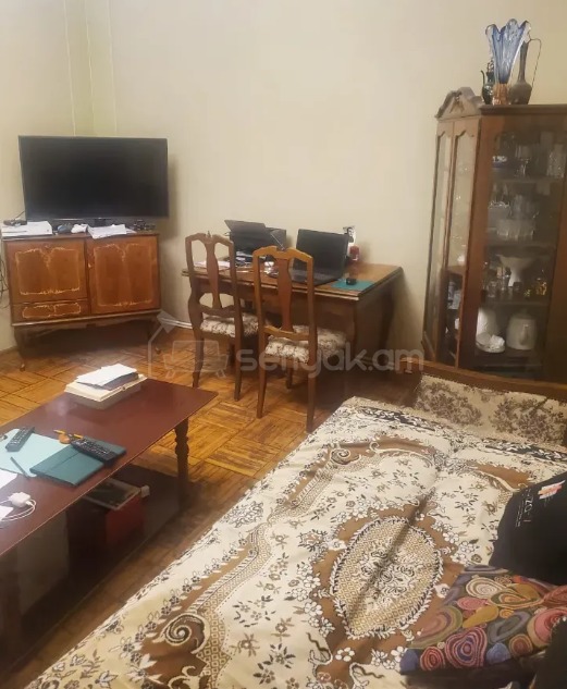 2 Սենյականոց Բնակարան Քարե Շենքում, 70քմ, 2/5 հարկ, Նորմալ Վիճակում