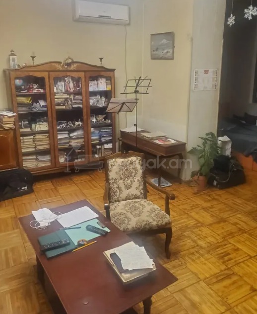 2 Սենյականոց Բնակարան Քարե Շենքում, 70քմ, 2/5 հարկ, Նորմալ Վիճակում