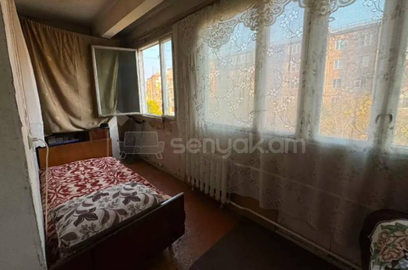 2 Սենյականոց Բնակարան Քարե Շենքում, 55քմ, 4/5 հարկ, Պետական Վիճակում