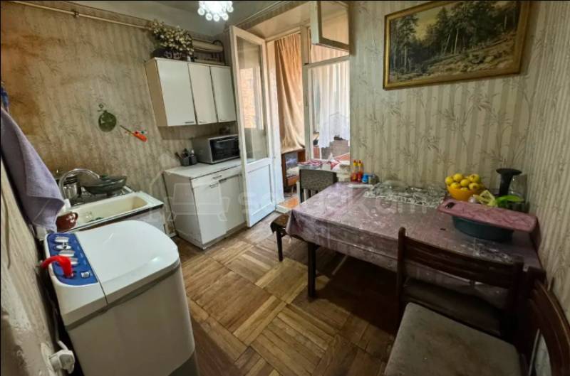 2 Սենյականոց Բնակարան Քարե Շենքում, 55քմ, 4/5 հարկ, Պետական Վիճակում