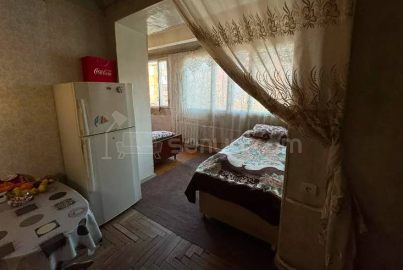 2 Սենյականոց Բնակարան Քարե Շենքում, 55քմ, 4/5 հարկ, Պետական Վիճակում
