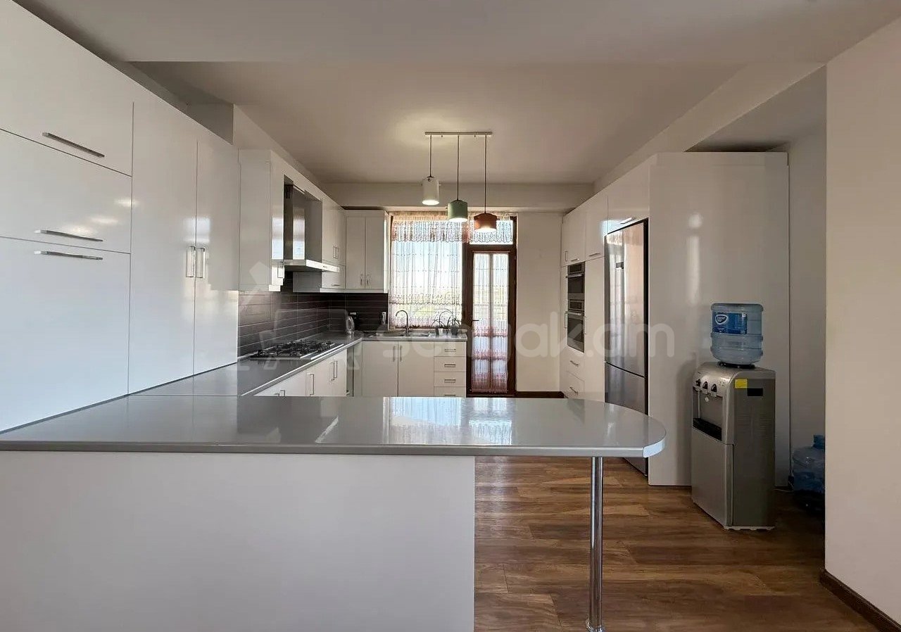 4 Սենյականոց Բնակարան Նորակառույցում, 210քմ, 12/12 հարկ, Կապիտալ Վերանորոգված