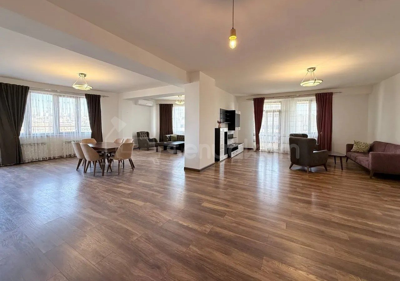 4 Սենյականոց Բնակարան Նորակառույցում, 210քմ, 12/12 հարկ, Կապիտալ Վերանորոգված