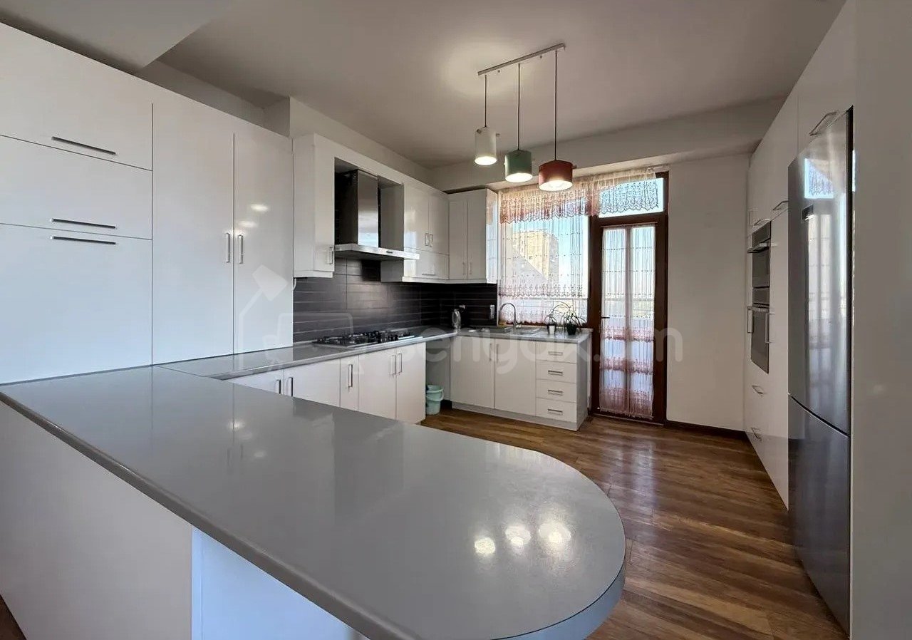 4 Սենյականոց Բնակարան Նորակառույցում, 210քմ, 12/12 հարկ, Կապիտալ Վերանորոգված