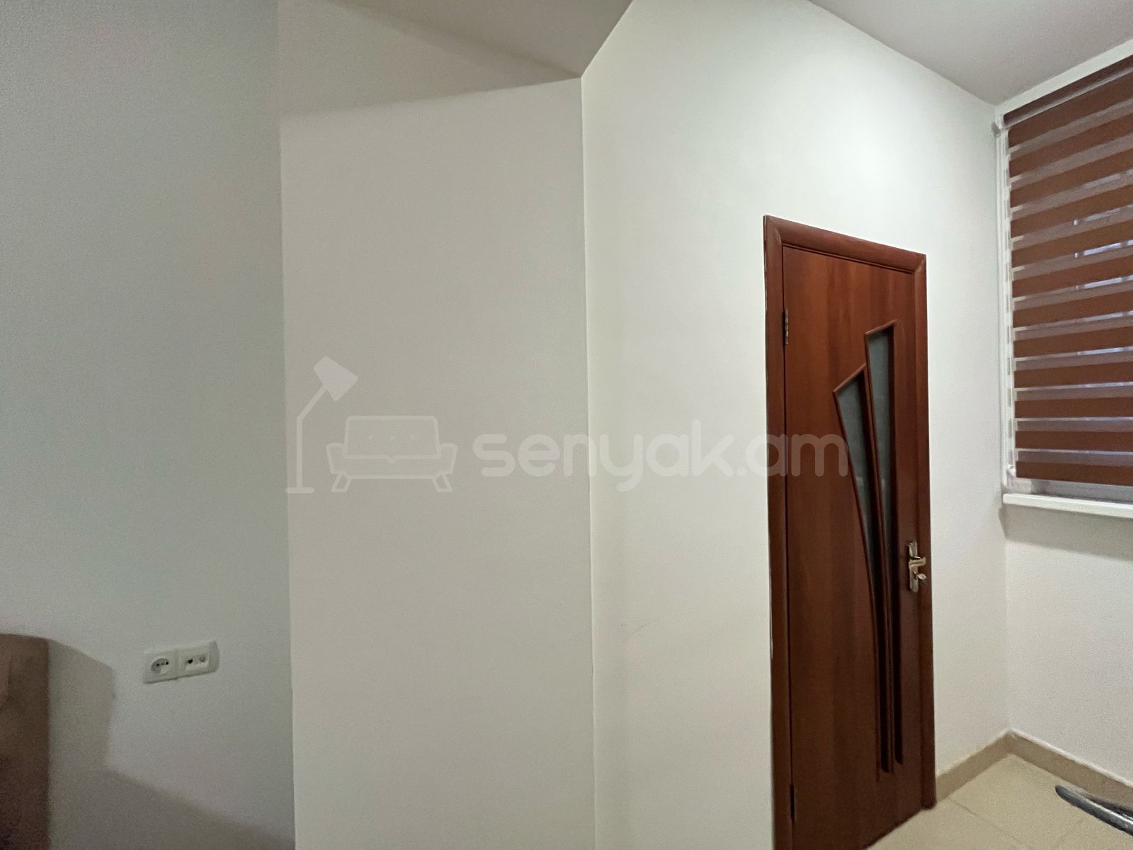 3 Սենյականոց Բնակարան Քարե Շենքում, 100քմ, 1/5 հարկ, Կապիտալ Վերանորոգված