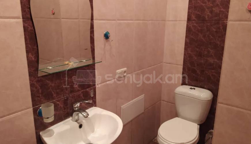 2 Սենյականոց Բնակարան Քարե Շենքում, 48քմ, 5/5 հարկ, Կապիտալ Վերանորոգված