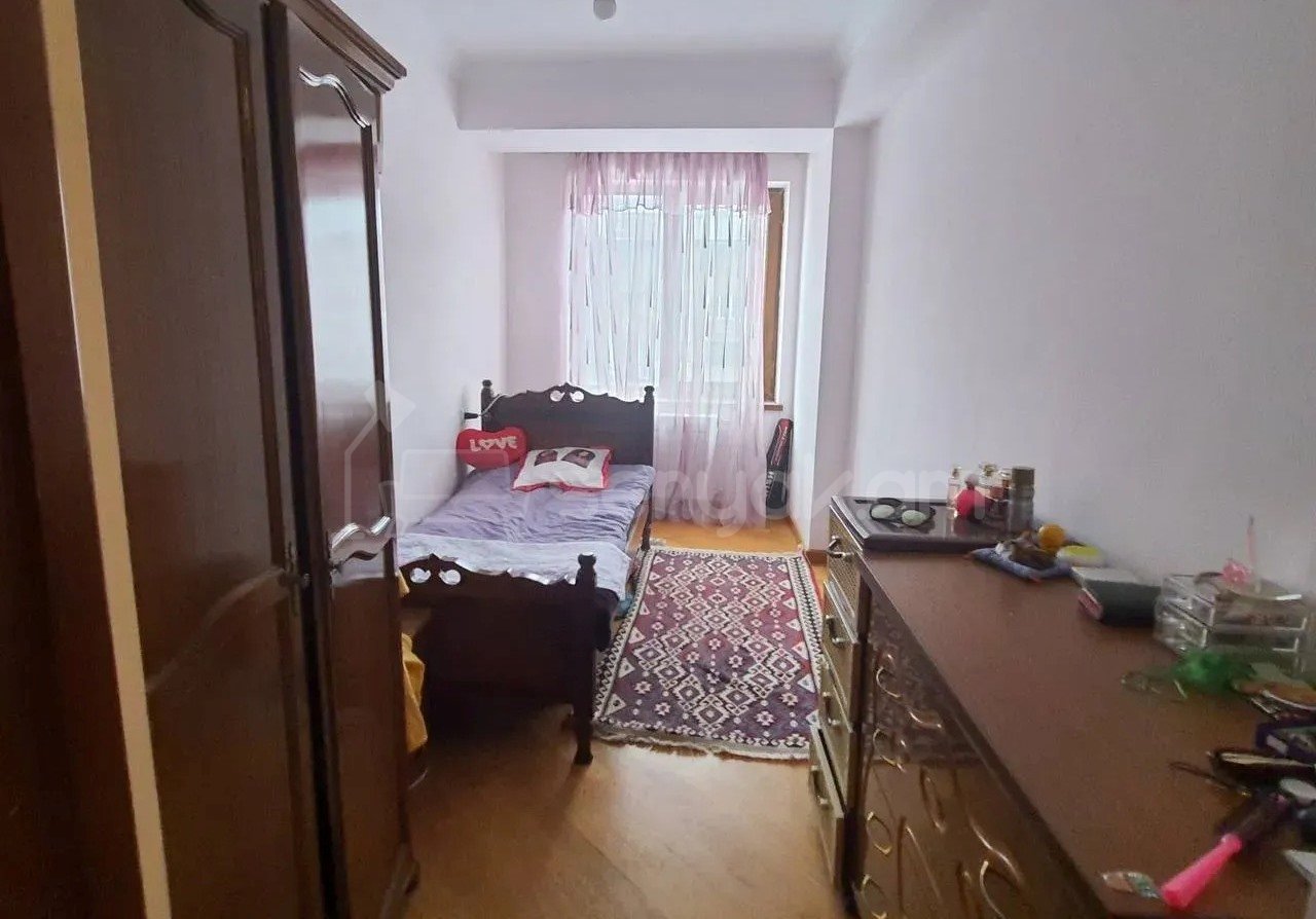 3 Սենյականոց Բնակարան, 87քմ, 8/14 հարկ, Նորմալ Վիճակում
