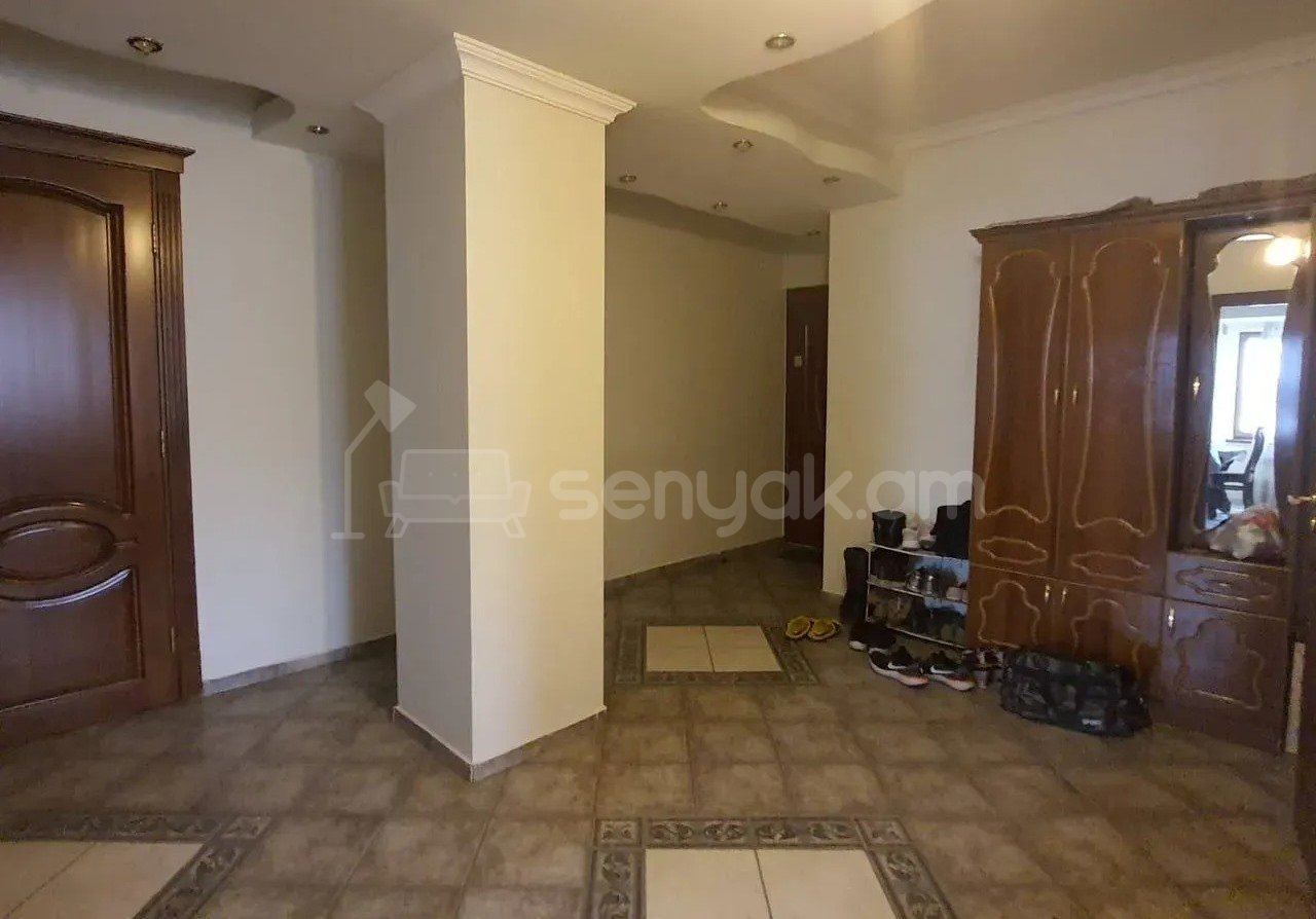 3 Սենյականոց Բնակարան, 87քմ, 8/14 հարկ, Նորմալ Վիճակում