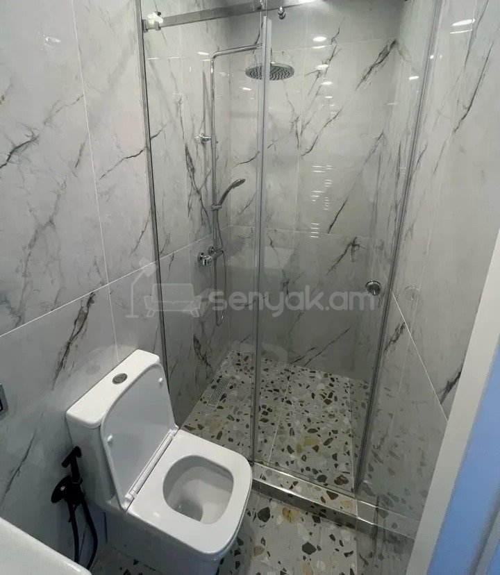 2 Սենյականոց Բնակարան Քարե Շենքում, 43քմ, 3/3 հարկ, Կապիտալ Վերանորոգված