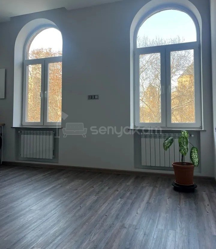 2 Սենյականոց Բնակարան Քարե Շենքում, 43քմ, 3/3 հարկ, Կապիտալ Վերանորոգված