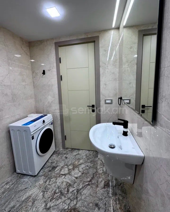 2 Սենյականոց Բնակարան Քարե Շենքում, 43քմ, 4/5 հարկ, Կապիտալ Վերանորոգված