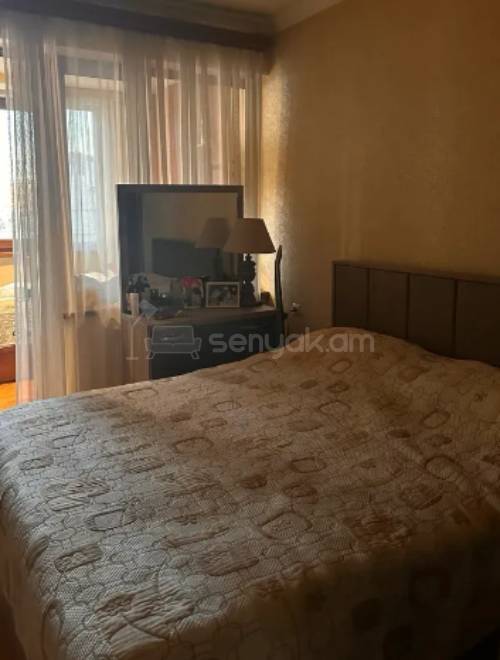 4 Սենյականոց Բնակարան Քարե Շենքում, 98քմ, 5/5 հարկ, Կապիտալ Վերանորոգված