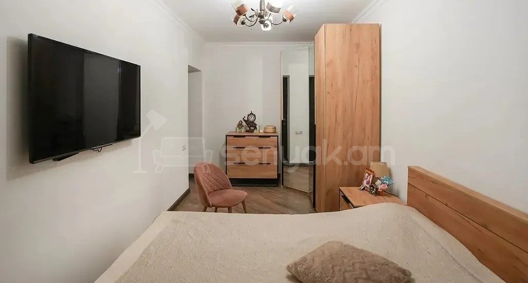 4 Սենյականոց Բնակարան Քարե Շենքում, 140քմ, 4/5 հարկ, Դիզայներական Վերանորոգված