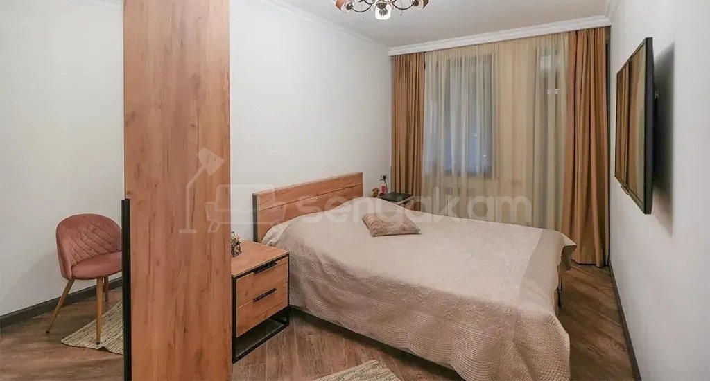 4 Սենյականոց Բնակարան Քարե Շենքում, 140քմ, 4/5 հարկ, Դիզայներական Վերանորոգված