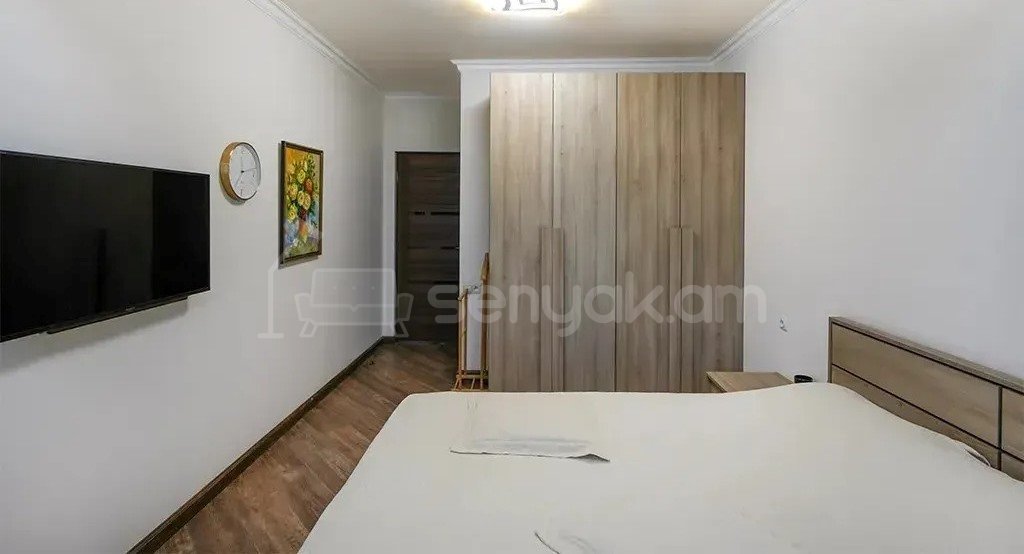 4 Սենյականոց Բնակարան Քարե Շենքում, 140քմ, 4/5 հարկ, Դիզայներական Վերանորոգված