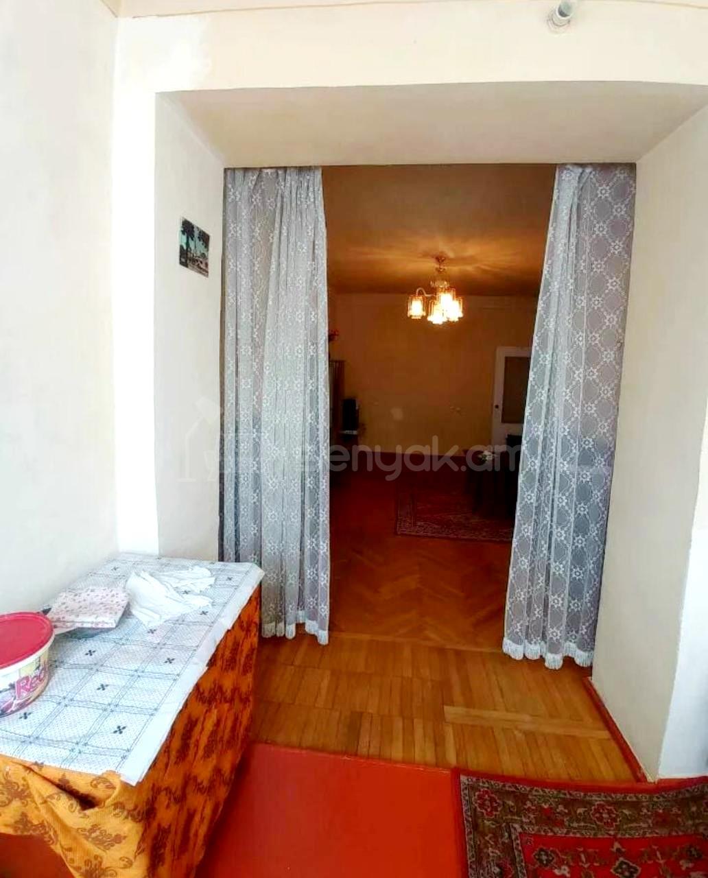 3 Սենյականոց Բնակարան Քարե Շենքում, 65քմ, 5/5 հարկ, Կոսմետիկ Վերանորոգված