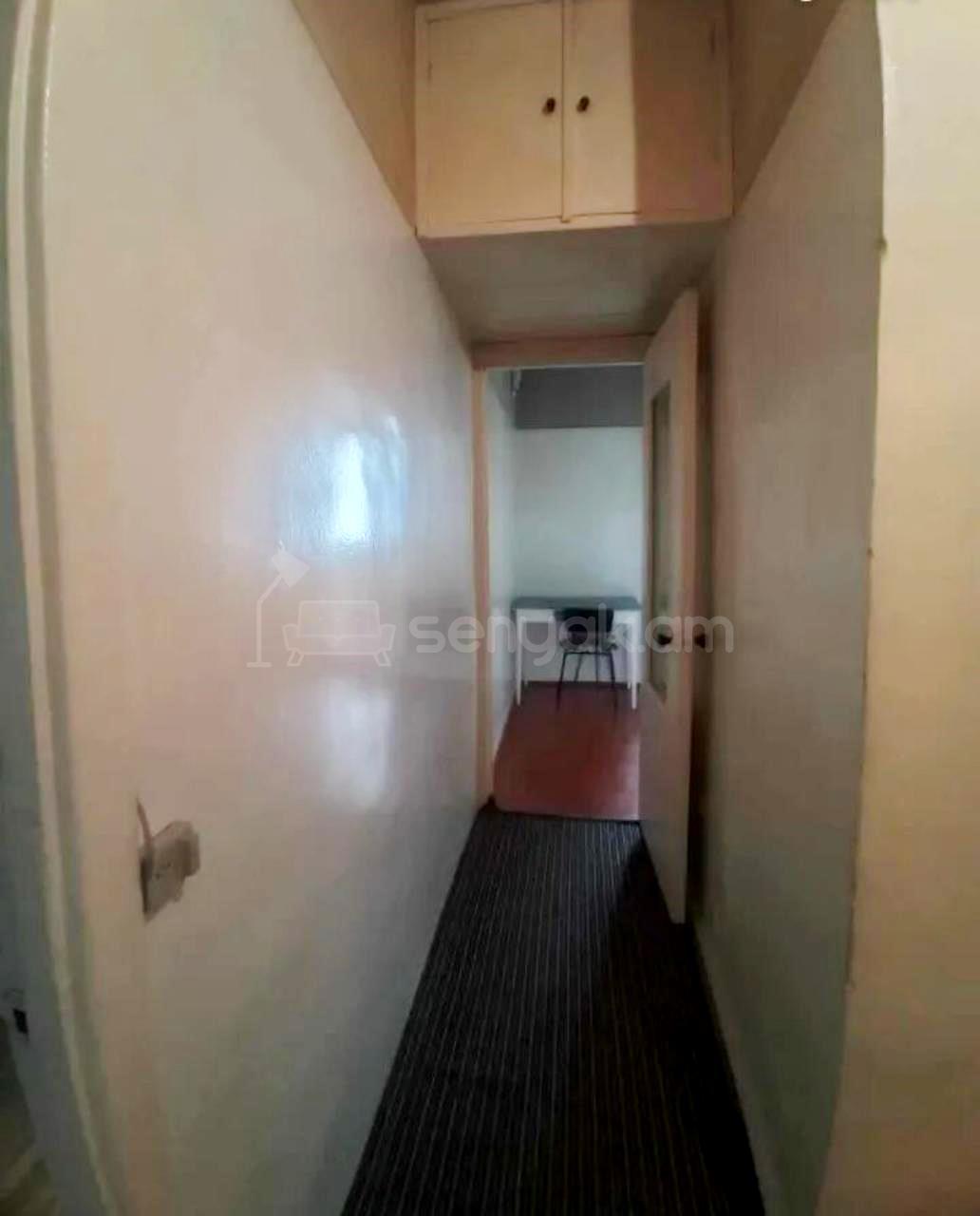 3 Սենյականոց Բնակարան Քարե Շենքում, 65քմ, 5/5 հարկ, Կոսմետիկ Վերանորոգված