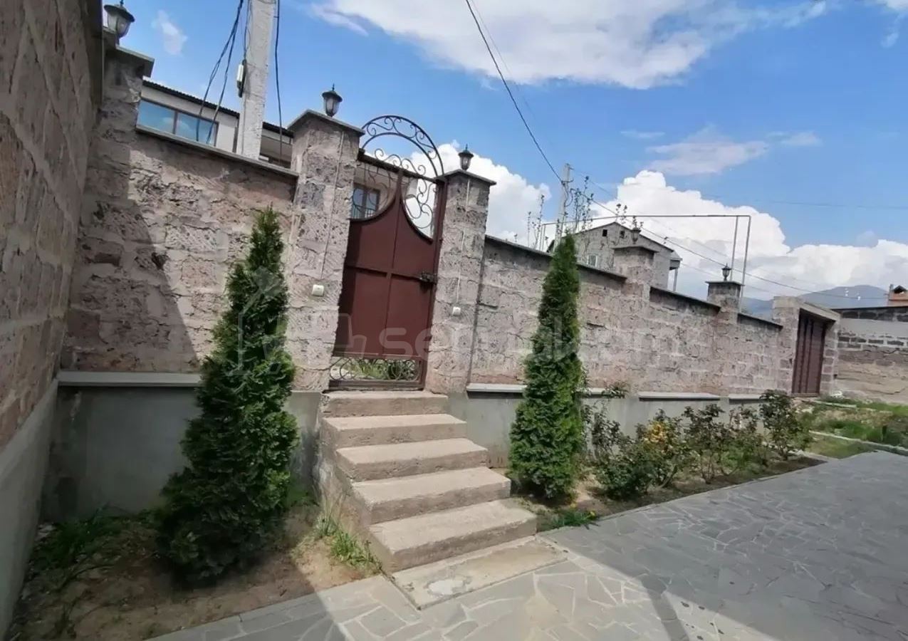 6 Սենյականոց Սեփական Տուն, 180քմ, Կոսմետիկ Վերանորոգված, Ավտոտնակով