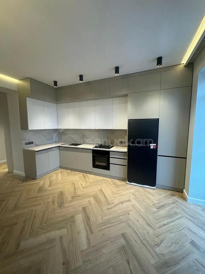 3 Սենյականոց Բնակարան Քարե Շենքում, 80քմ, 3/4 հարկ, Կապիտալ Վերանորոգված