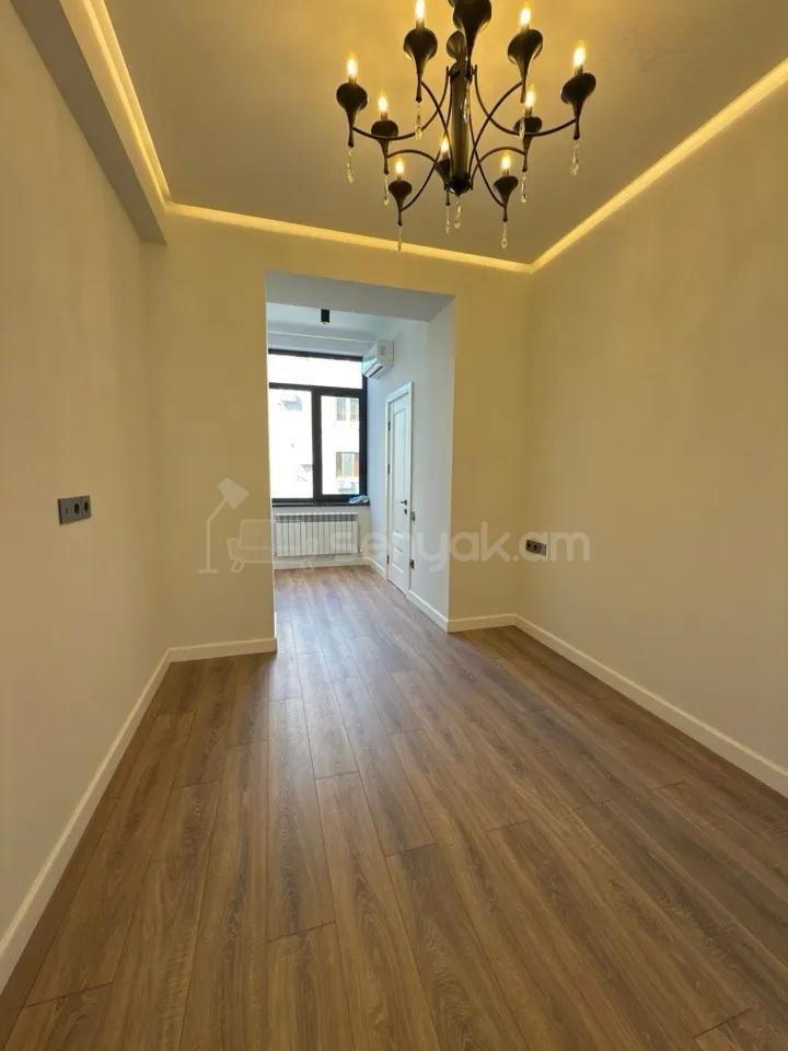 3 Սենյականոց Բնակարան Քարե Շենքում, 80քմ, 3/4 հարկ, Կապիտալ Վերանորոգված