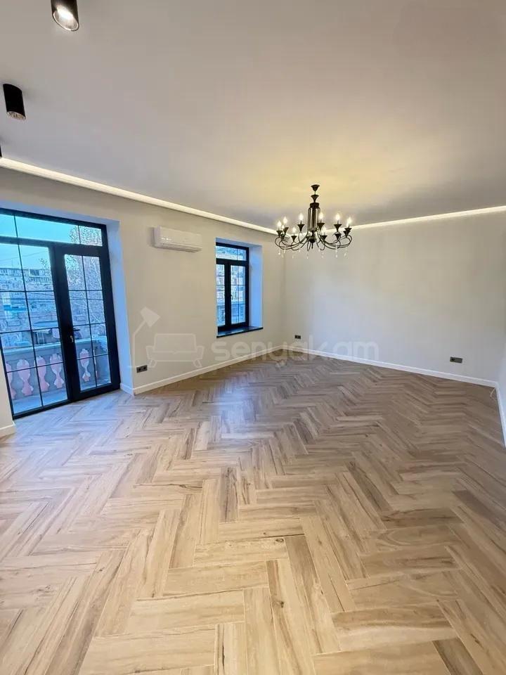 3 Սենյականոց Բնակարան Քարե Շենքում, 80քմ, 3/4 հարկ, Կապիտալ Վերանորոգված