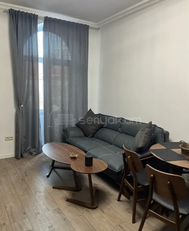2 Սենյականոց Բնակարան Քարե Շենքում, 35քմ, 4/4 հարկ, Դիզայներական Վերանորոգված
