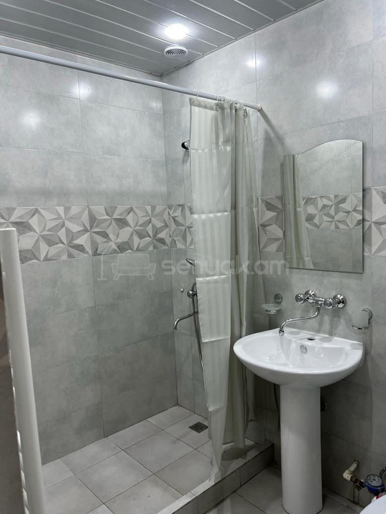 3 Սենյականոց Բնակարան Քարե Շենքում, 72քմ, 3/5 հարկ, Կապիտալ Վերանորոգված