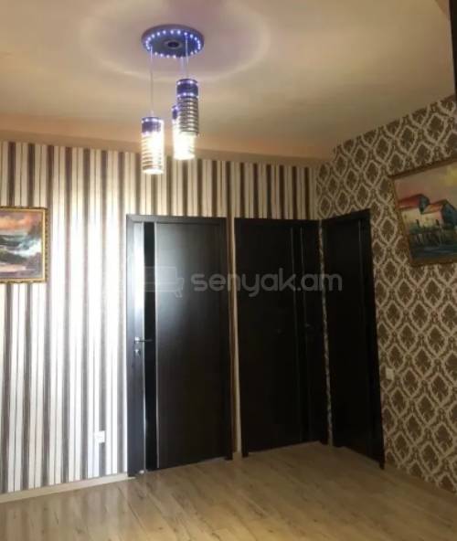 3 Սենյականոց Բնակարան Քարե Շենքում, 100քմ, 5/5 հարկ, Կոսմետիկ Վերանորոգված
