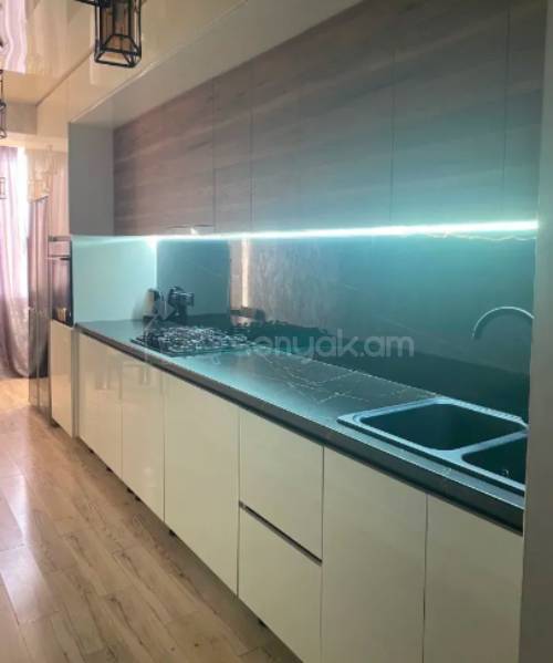 3 Սենյականոց Բնակարան Քարե Շենքում, 100քմ, 5/5 հարկ, Կոսմետիկ Վերանորոգված
