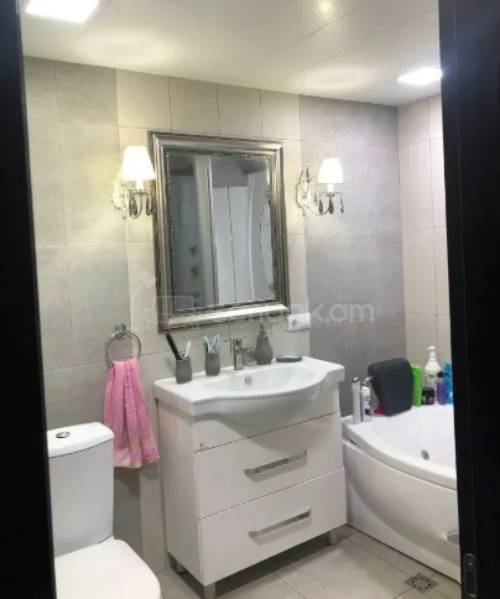 3 Սենյականոց Բնակարան Քարե Շենքում, 100քմ, 5/5 հարկ, Կոսմետիկ Վերանորոգված