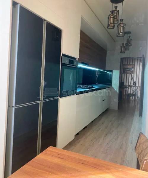 3 Սենյականոց Բնակարան Քարե Շենքում, 100քմ, 5/5 հարկ, Կոսմետիկ Վերանորոգված