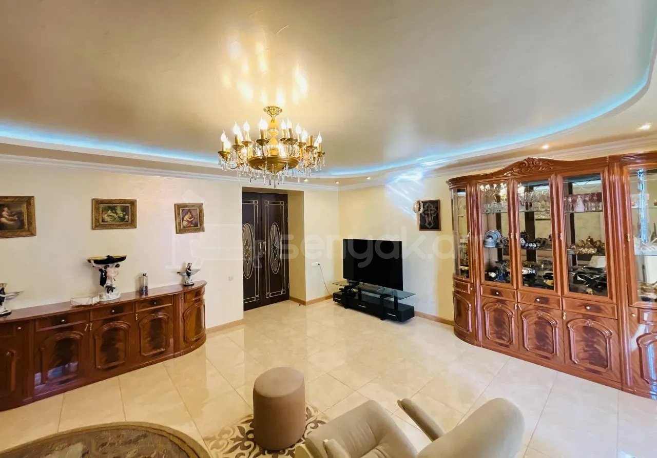 6 Սենյականոց Բնակարան Քարե Շենքում, 193քմ, 5/5 հարկ, Կապիտալ Վերանորոգված