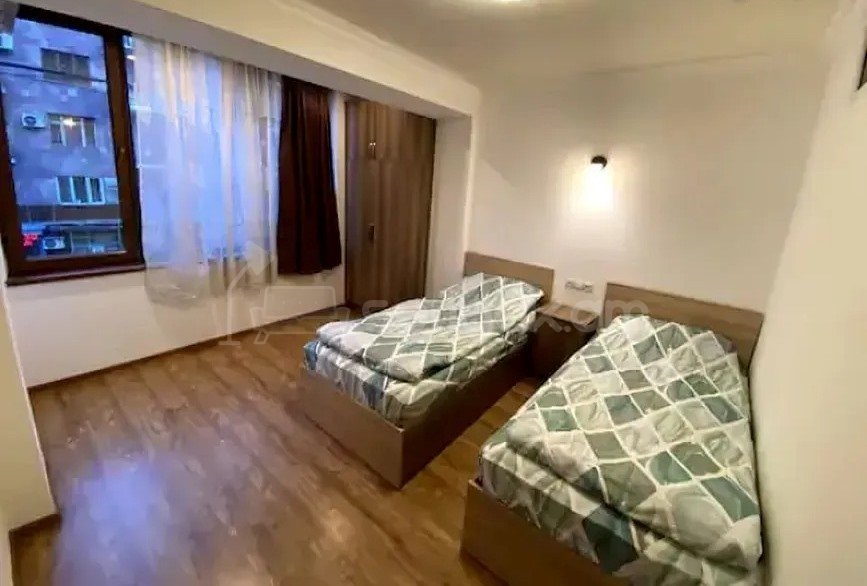 3 Սենյականոց Բնակարան Քարե Շենքում, 59քմ, 2/7 հարկ, Կապիտալ Վերանորոգված