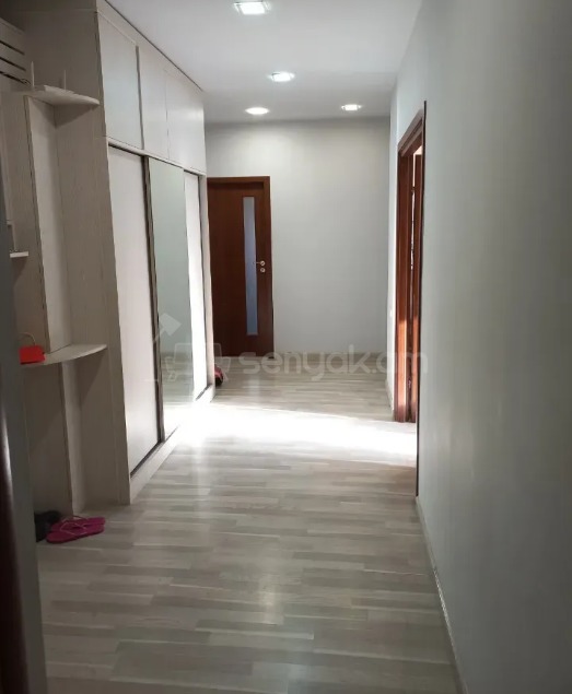 4 Սենյականոց Բնակարան Քարե Շենքում, 93քմ, 2/5 հարկ, Կապիտալ Վերանորոգված